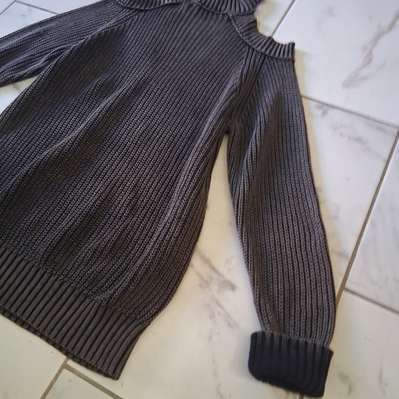 Free People Turtleneck Cold Shoulder Sweater - Grey Black Sz M - Picture 4 of 13